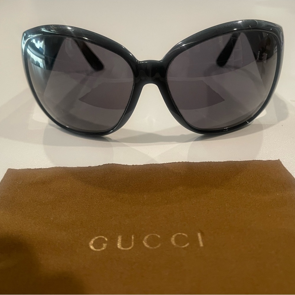 Gucci black oversized sunglasses